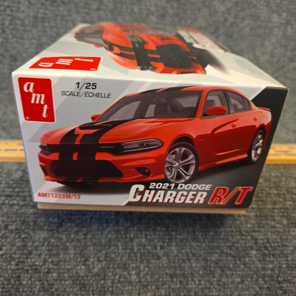 AMT 2021 Dodge Charger R/T 1/25 Plastic Model Car Kit New Red 144 Parts Skill 2